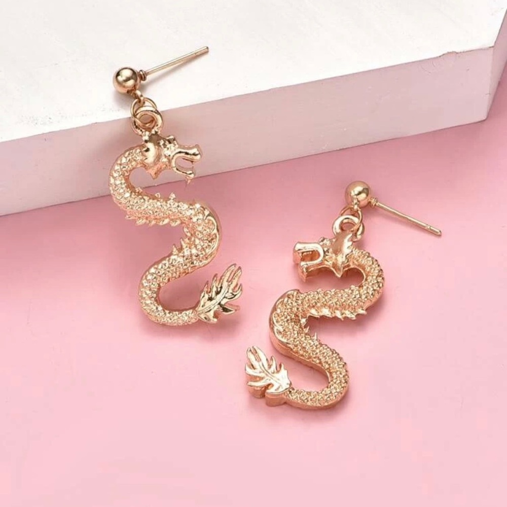 3/$30 🐉 Dragon Pendant Earrings - Picture 2 of 4